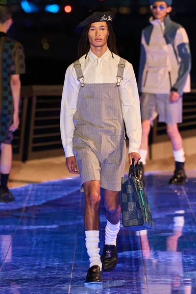 Look 32